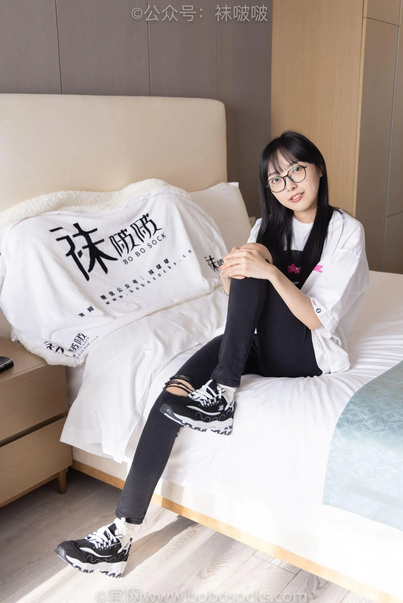 [BoBoSocks袜啵啵]NO.055 稚予-斯凯奇运动鞋、白棉袜、黑棉袜 [139P]插图